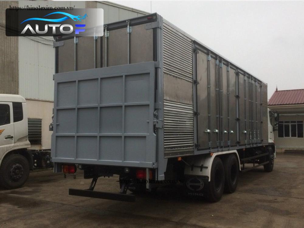 Giá xe tải Hino FM8JW7A (15t - 9.4m) thùng kín bửng nâng